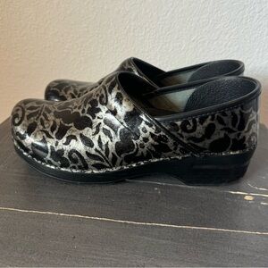 Dansko women’s floral professional clogs
